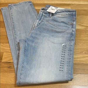 NEW American Eagle Men's Straight Blue Jeans, AirFlex, Athletic Fit, Size 30/34